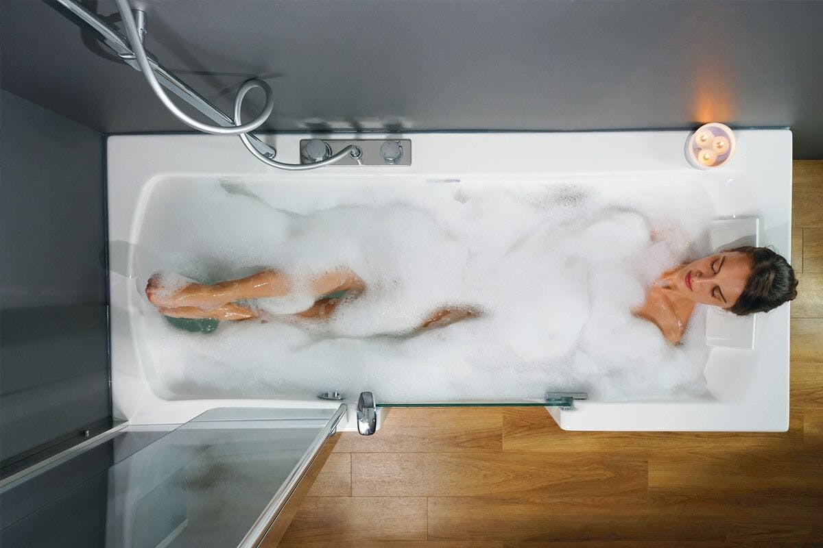 wib-woman-bathing-top